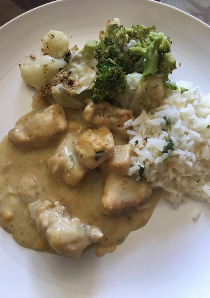 Una foto de Pollo en crema de chile