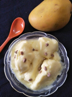 क्रीमी मैंगो आइसक्रीम (Creamy mango icecream recipe in hindi) रेसिपी मुख्य फोटो