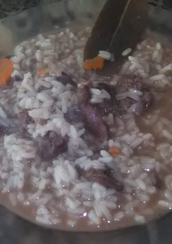 Una foto de Arroz con higadito de pollo