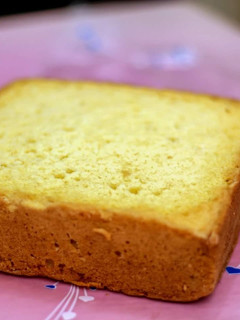 A picture of Banana flavoured Cake.