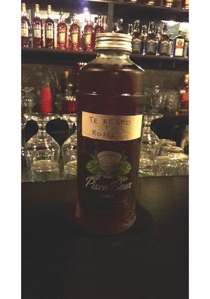 Una foto de Cocktail: Sirope de Té Negro y Rosas