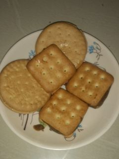 சாக்லெட் க்ரீம் பிஸ்கட் (Chocolate cream biscuit recipe in tamil) செய்முறை முக்கிய புகைப்படம்