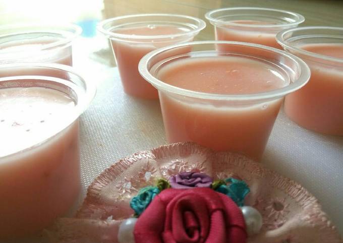 Resep Strawberry silky pudding yang Bisa Manjain Lidah