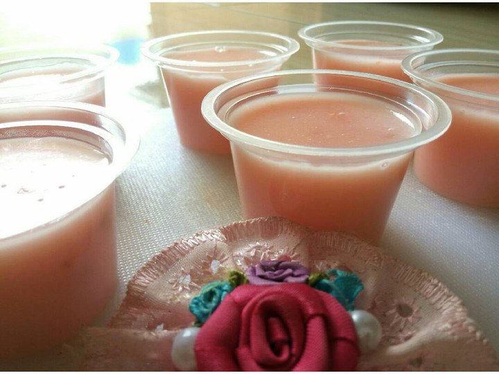 Resep Strawberry silky pudding yang Bisa Manjain Lidah