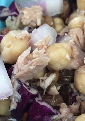 Una foto de Ensalada De Garbanzos