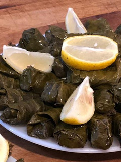 Una foto de Niño envuelto en hoja de parra (Liabra, Yebrak o Meshi)