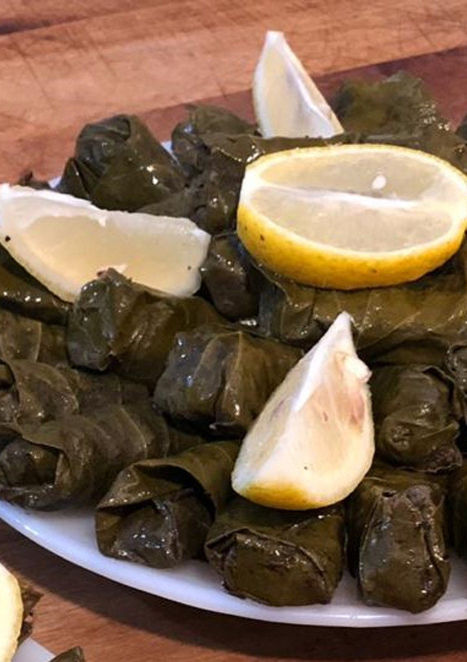 Una foto de Niño envuelto en hoja de parra (Liabra, Yebrak o Meshi)