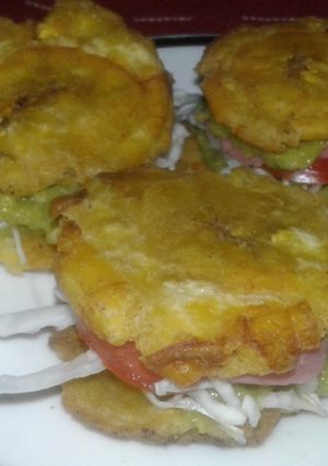 Una foto de Tostones rellenos