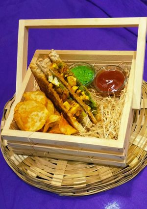 પનીર બીબીસી સેન્ડવિચ (Paneer BBC Sandwich Recipe In Gujarati) રેસીપી મુખ્ય ફોટો