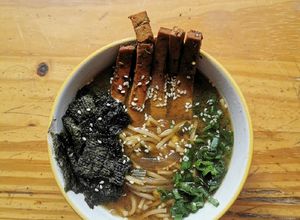 Una foto de Ramen vegano 🇯🇵🍲