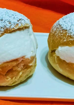 Una foto de El postre más famoso de Roma...Maritozzi