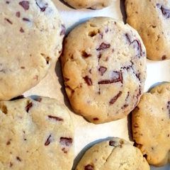 A picture of Choc chip cookes.