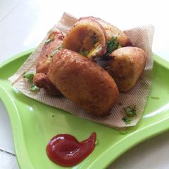 A picture of Potato stuffed bread rolls.