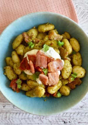 A picture of Pesto Bacon Gnocchi.