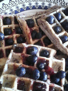 Una foto de Waffles de arándanos aptos para celíacos y sin azúcar