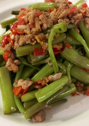 รูปของ ผัดพริกผักบุ้งหมูสับ (Stired-fried Morning Glory with Minced Pork)