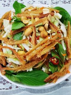Hình của món Gỏi bắp cải chay.