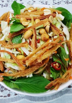 Hình của món Gỏi bắp cải chay.