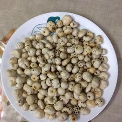 A picture of Dry roasted makhane(lotus seeds).
