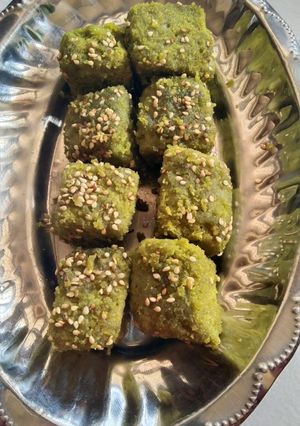 હરિયાળી ખમણ ઢોકળા (Hariyali Khaman Dhokla Recipe In Gujarati) રેસીપી મુખ્ય ફોટો