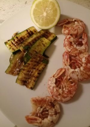 A picture of Grilled prawns and zucchine.