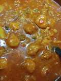 Albóndigas de pollo con especias de Fajita y salsa de tomate mediterránea, berenjena y bacon
