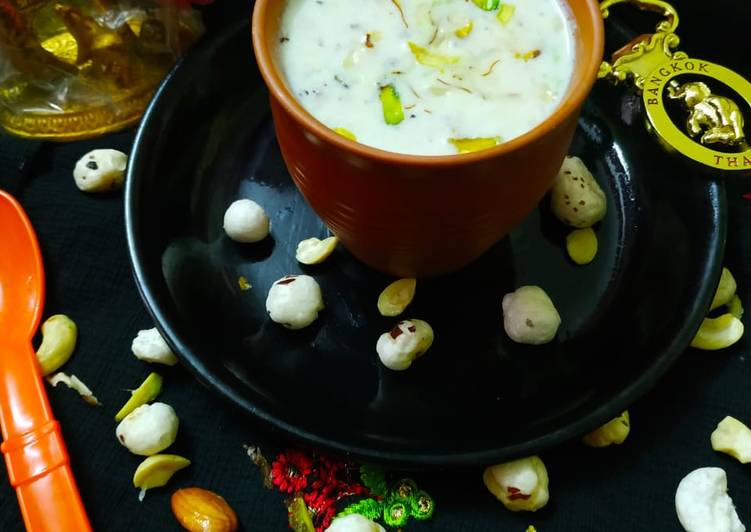 Recipe of केसरी पिस्ता मखाना मिक्स ड्राई फरूट खीर (अलग स्टाइल)#navratri in 18 Minutes for Mom