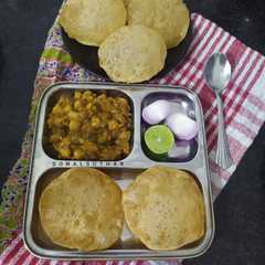છોલે પૂરી (Chhole Poori Recipe In Gujarati)-レシピのメイン写真