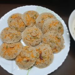 A picture of Instant Oats Idli.