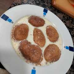 Una foto de Panecillos dulces con leche y canela
