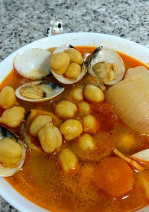 Una foto de Por...Por...Potaje de garbanzos almejil 🍲👌