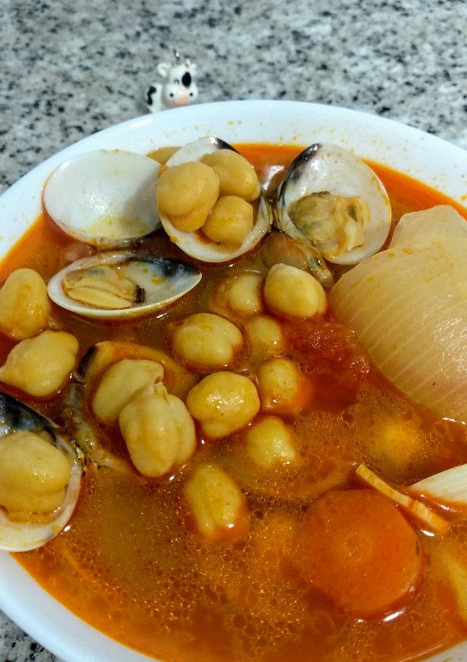 Una foto de Por...Por...Potaje de garbanzos almejil 🍲👌