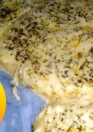 Una foto de Pan de ajo casero con muucho queso 😋😋