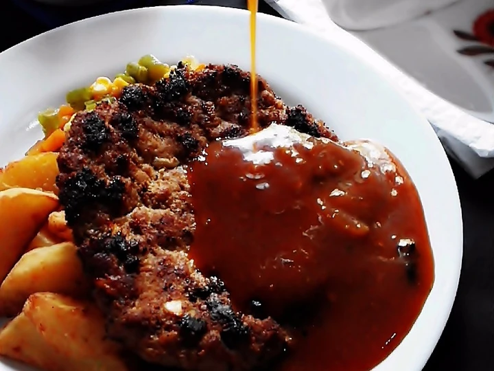 Langkah Mudah untuk Menyiapkan Resep Steak Daging Cincang dengan Saus Coklat, Potato Wedges, dan Tumis Sayuran yang Menggugah Selera Anti Ribet, Mantap Sekali