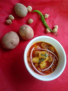 आलू सोयाबीन बड़ी की सब्जी (Aloo Soyabean badi ki sabzi recipe in Hindi) रेसिपी मुख्य फोटो