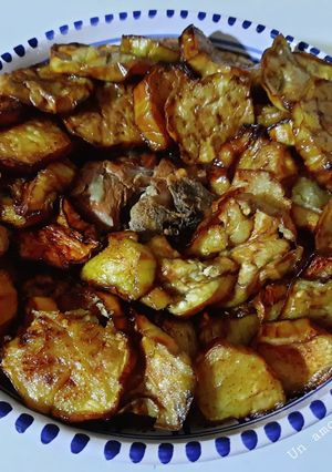 Une photo de Mderbel/ tajine d'agneau et aubergines frites 🍆