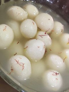 રસગુલ્લા (Rasgulla Recipe In Gujarati) રેસીપી મુખ્ય ફોટો