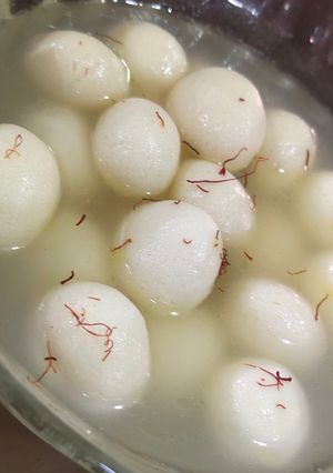 રસગુલ્લા (Rasgulla Recipe In Gujarati) રેસીપી મુખ્ય ફોટો