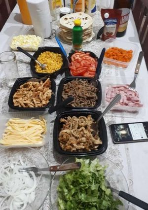 Una foto de Masa de tacos y rellenos😍😋