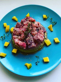 Foto de Tártaro de Salmão e Atum com base de abacate