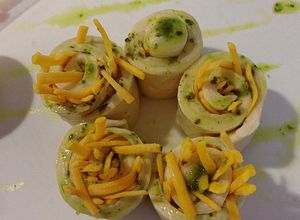 Hình của món Basil Cheese Bread - Bánh mì phô mai sốt húng quế.
