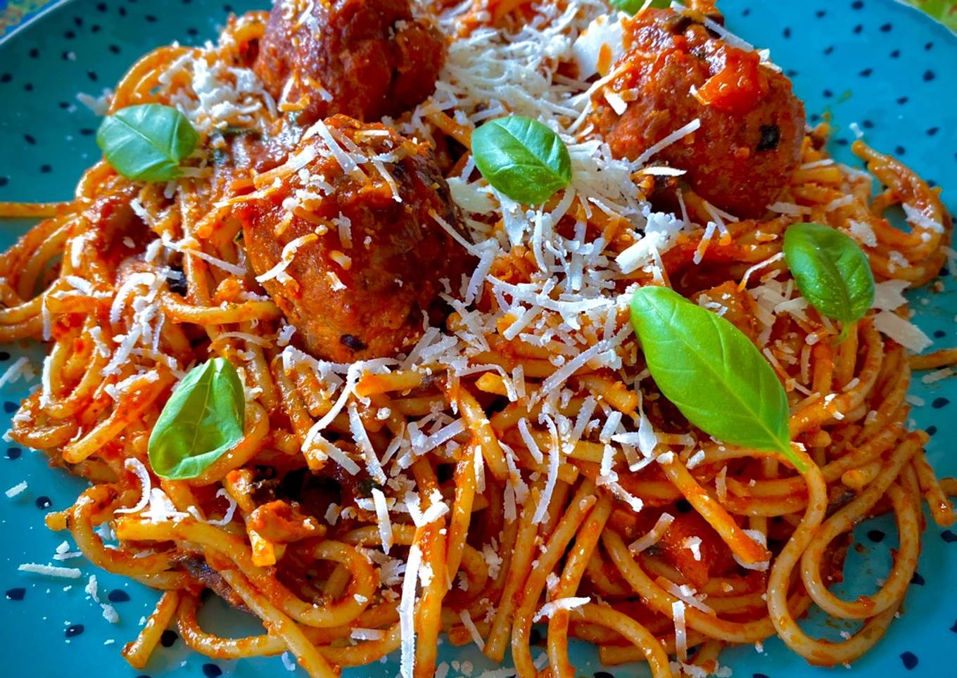 Espaguetis con albondigas