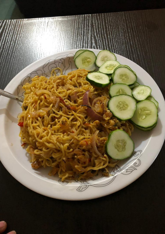 A picture of Indomie wit cucumber.