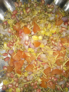 મગ કોર્ન ચાટ(Mag Corn Chaat recipe In Gujarati) રેસીપી મુખ્ય ફોટો