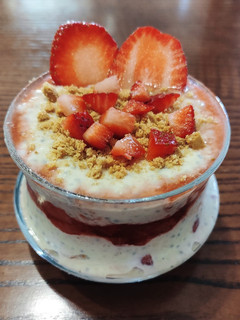 Φωτογραφία της συνταγής "Cheesecake φράουλα overnight oats" 🍓🌃