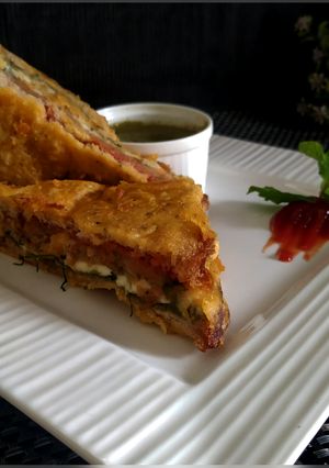 A picture of Cheesy Sandwich Pakora.