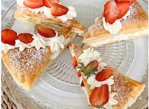 Une photo de Feuilletés aux fraises et chantilly