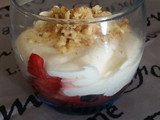 Vasitos de fresas con mascarpone y yogur griego
