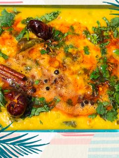 પાલક મગની દાળ(palak mag ni dal recipe in Gujarati) રેસીપી મુખ્ય ફોટો
