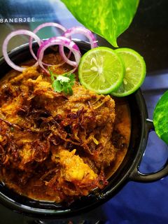 মোগলাই চিকেন কোর্মা (muglai chicken korma recipe in Bengali) রেসিপির প্রধান ছবি